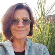 Me encanta enseñar mi idioma nativo y tengo mucha paciencia. Tengo experiencia con todo tipo de alumnos como en dar clases de refuerzo en primaria y la ESO, examenes DELF